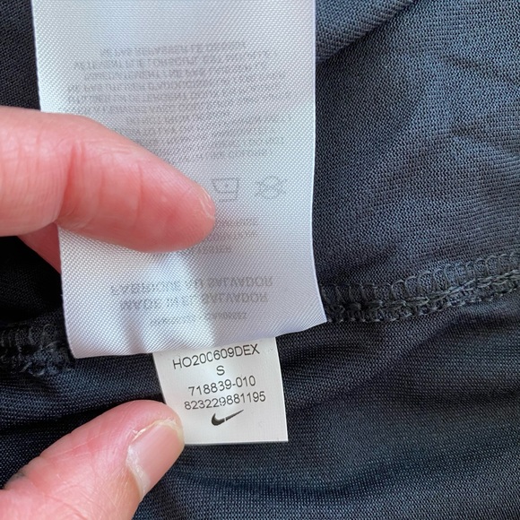 Nike Dri Fit Legend 2.0 V-neck Black Tee T-Shirt NWT - Picture 15 of 16